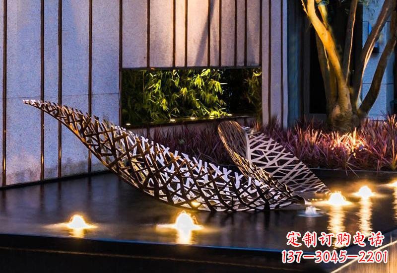 湖南不锈钢小区镂空树叶雕塑给小区添彩