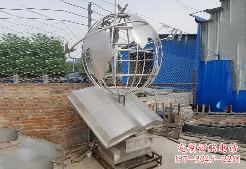 湖南不锈钢校园里的地球雕塑