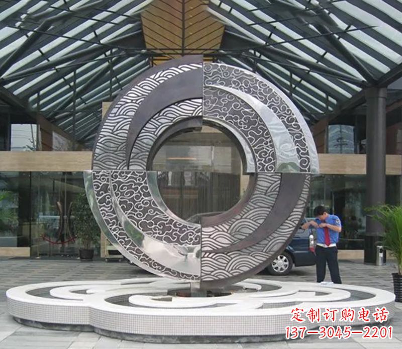 湖南不锈钢异形圆环酒店雕塑