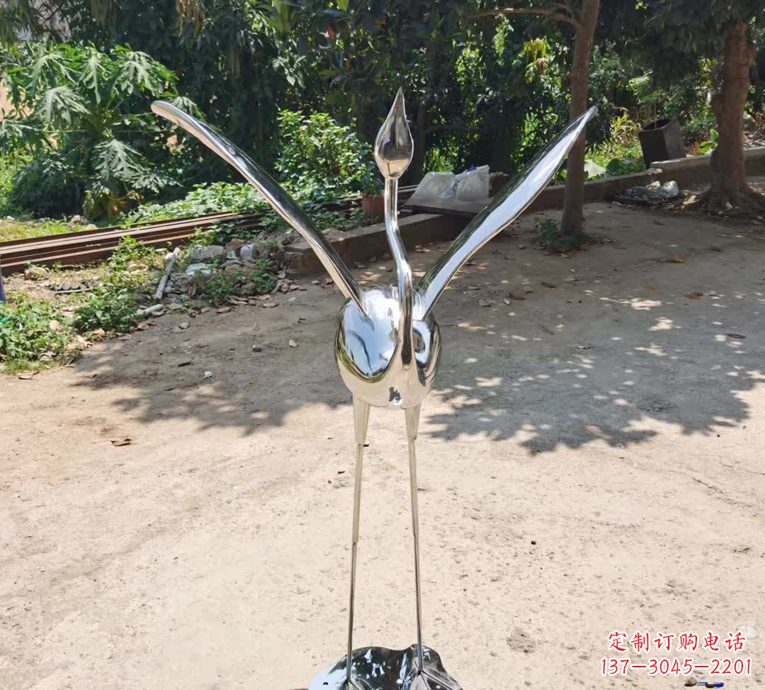 湖南不锈钢园林镜面仙鹤雕塑1