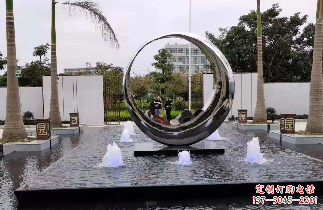 湖南不锈钢圆环景观喷泉雕塑