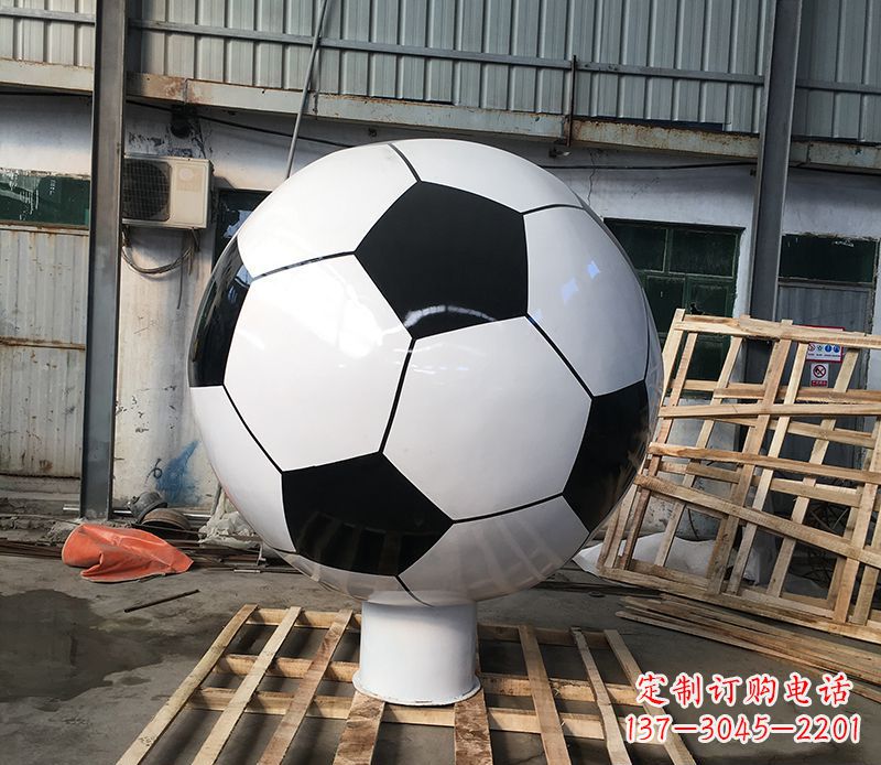 湖南激发足球热情的不锈钢足球雕塑