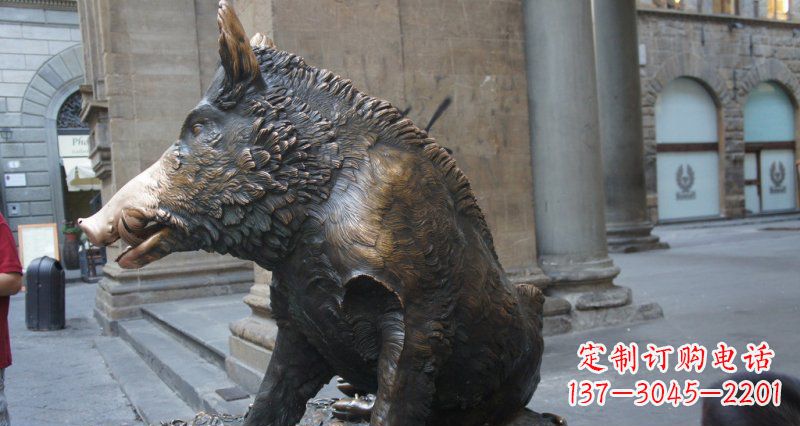 湖南步行街野猪景观铜雕