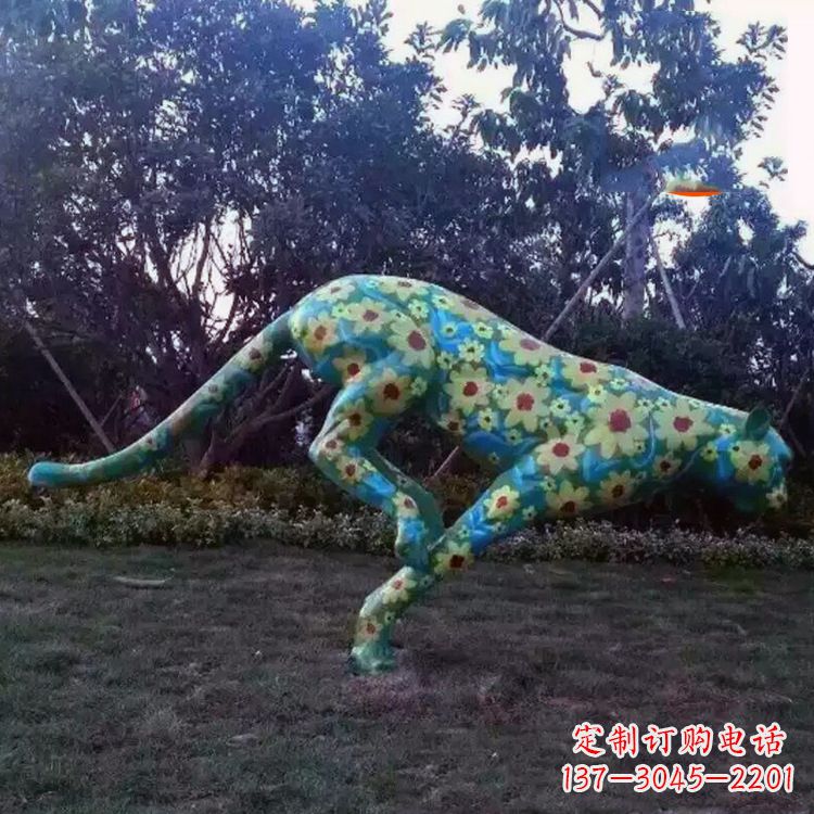 湖南彩绘豹子雕塑-玻璃钢彩绘草坪动物摆件