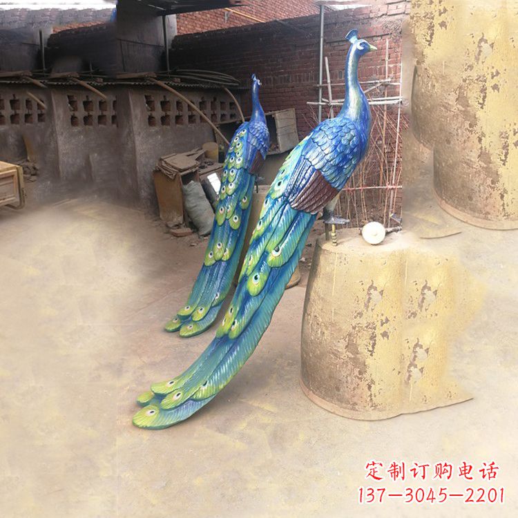 湖南传统文化的象征——彩绘孔雀铜雕塑