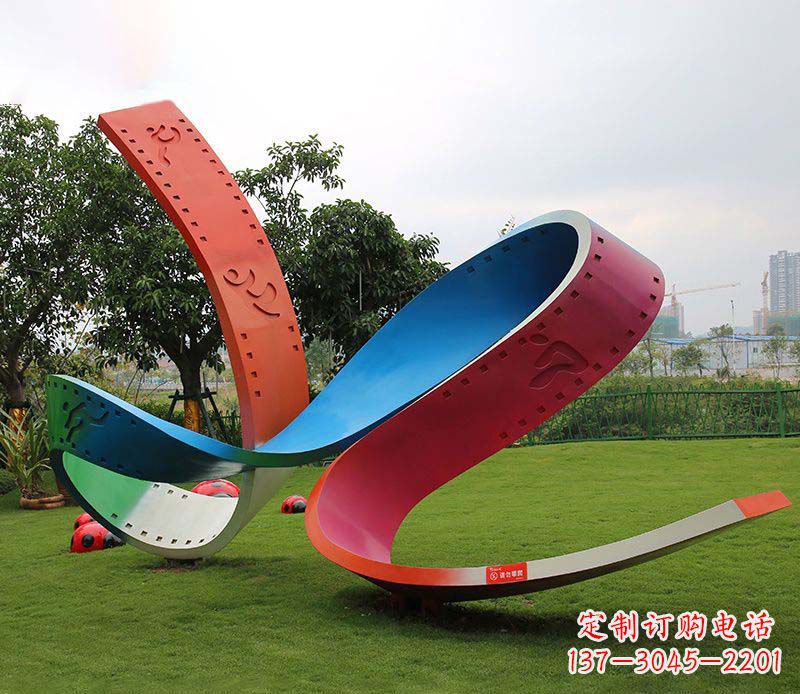 湖南动态彩色不锈钢胶卷雕塑