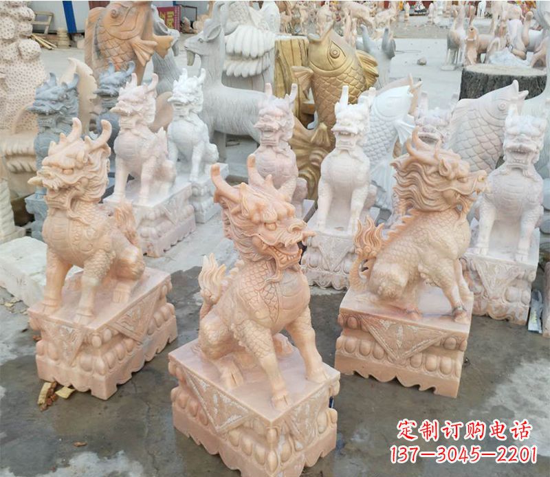 湖南踩球晚霞红门口镇宅石雕麒麟