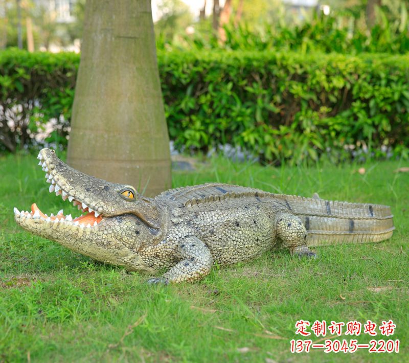 湖南草坪动物雕塑,玻璃钢仿真鳄鱼