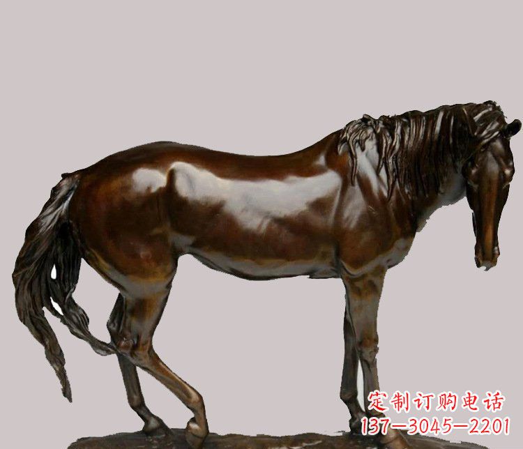 湖南草原上的动物雕塑