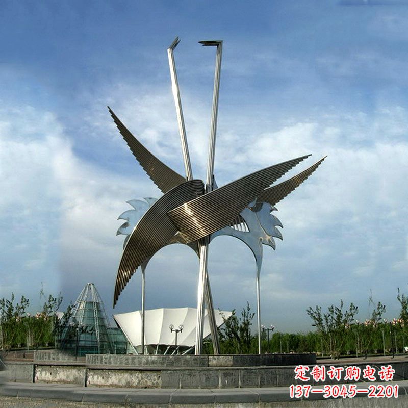 湖南城市广场精美仙鹤雕塑