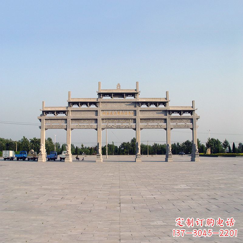 湖南精美石雕牌坊点缀城市广场