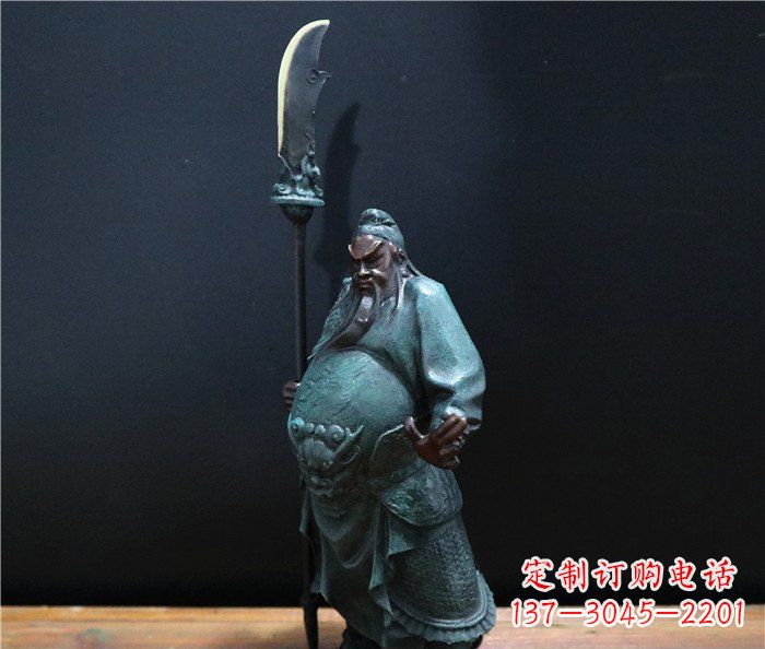 湖南持刀关公玻璃钢仿铜人物雕塑