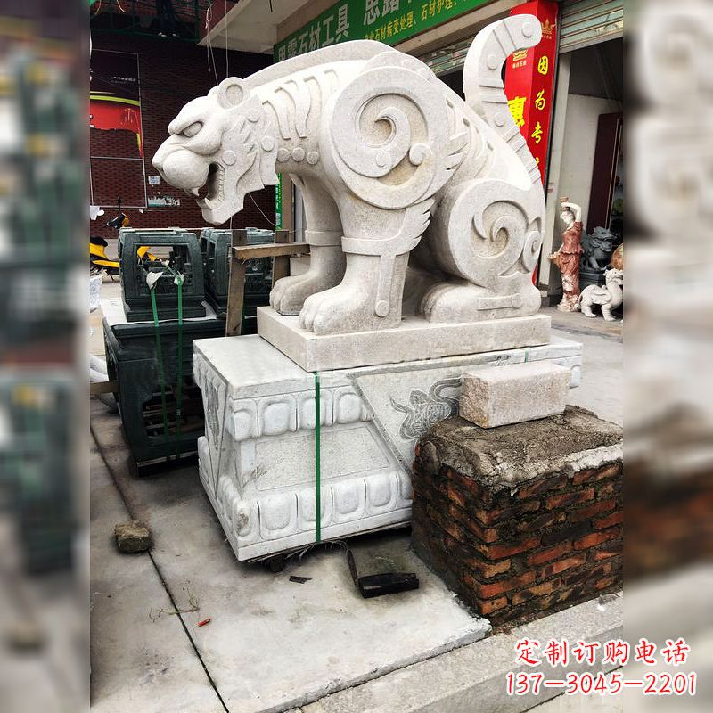 湖南大理石广场大门上的精美豹子雕塑