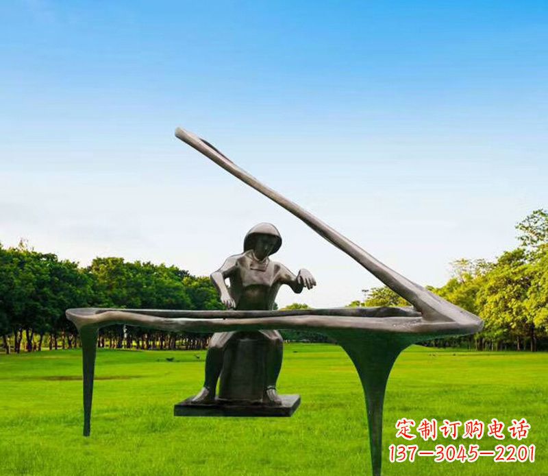 湖南抽象弹钢琴的人物铜雕2