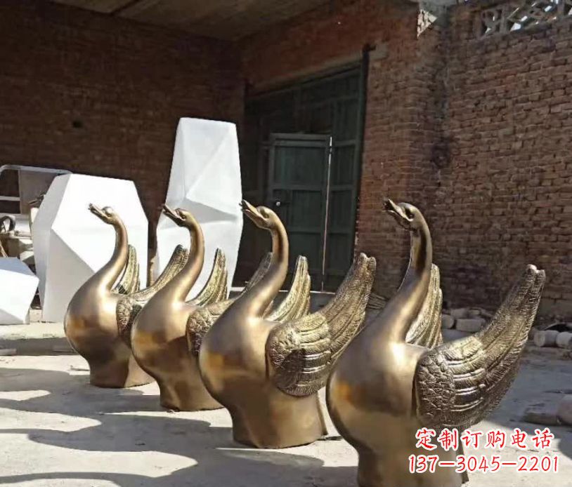 湖南精美的天鹅铜雕