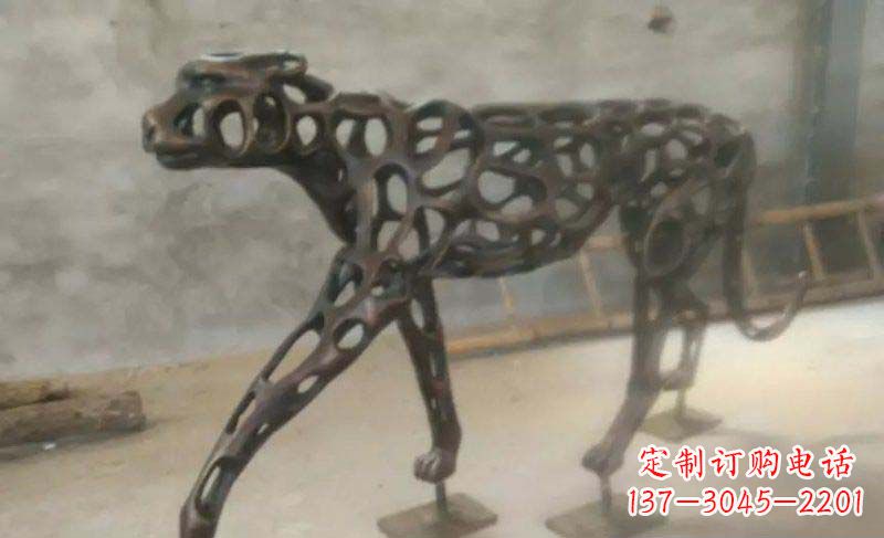 湖南珍贵的豹雕塑——金钱豹公园的标志