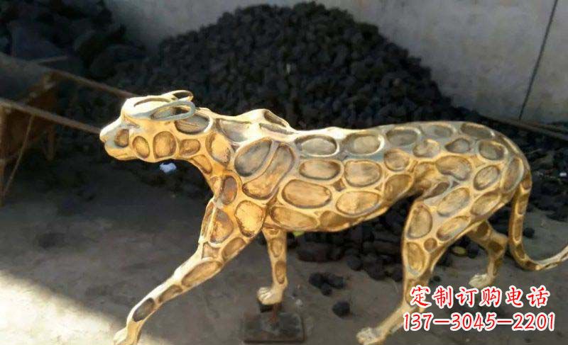 湖南雄健的豹雕塑