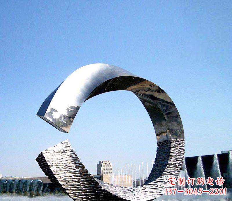 湖南抽象镜面不锈钢圆环雕塑