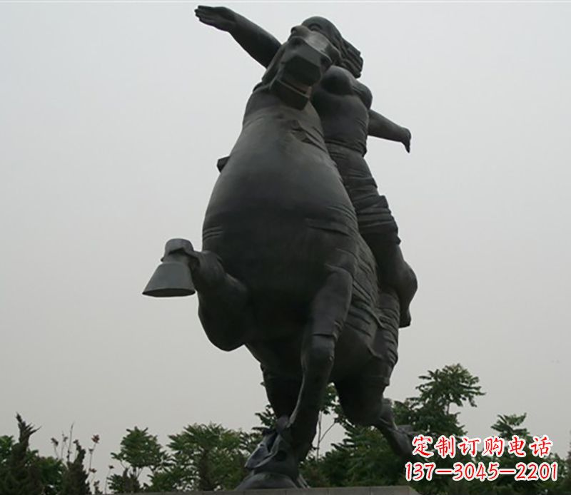 湖南穿越时空铜人骑马铜雕