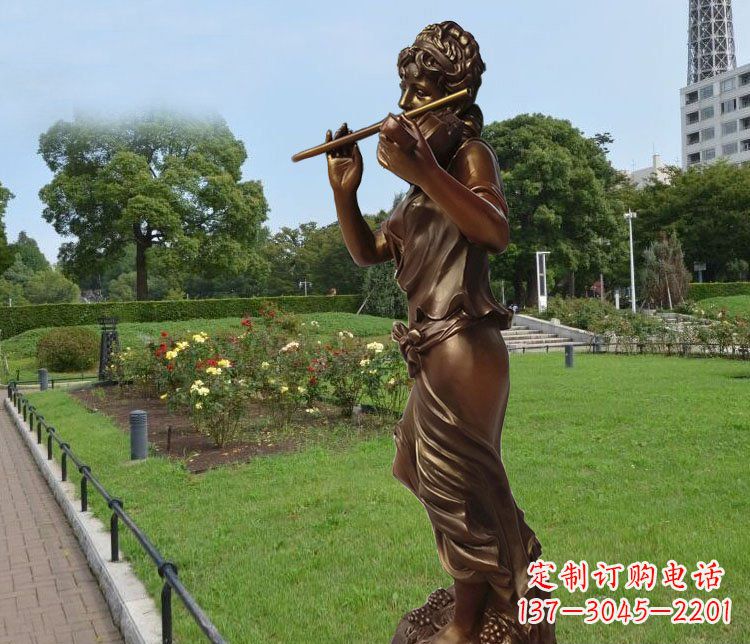 湖南美女雕塑把美景变成静物
