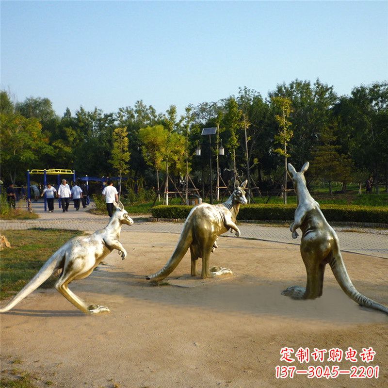 湖南袋鼠雕塑点缀小区公园和谐景观