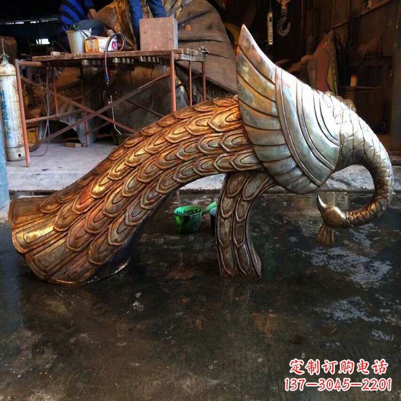 湖南铸造精美孔雀雕塑