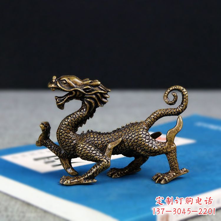湖南青龙雕塑用纯铜熔铸而成