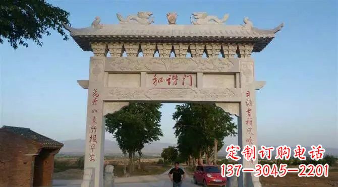 湖南村口单门牌坊石雕