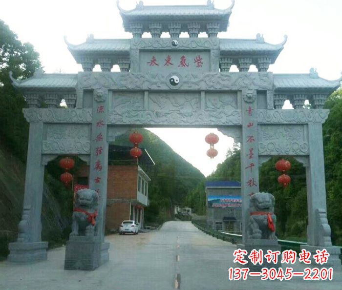 湖南“村口三门石雕牌楼——传承文化的艺术”