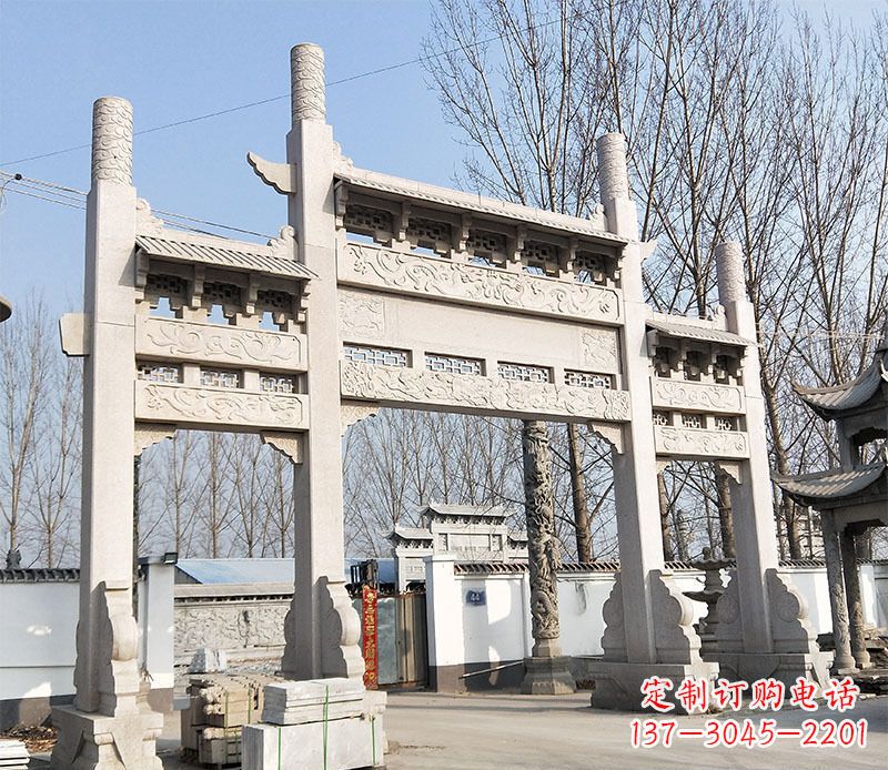 湖南村口的珍贵文化——牌坊雕塑