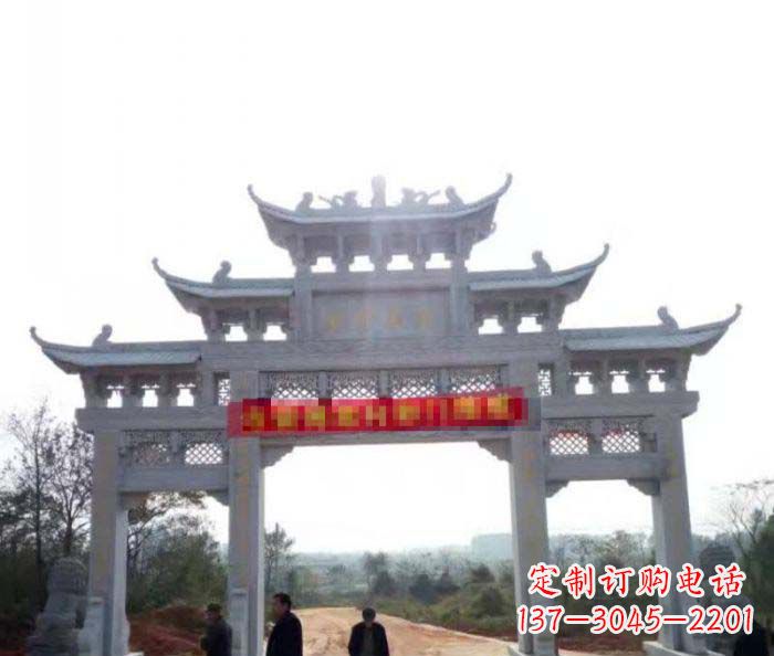 湖南三门石雕牌楼古老而精美的雕塑