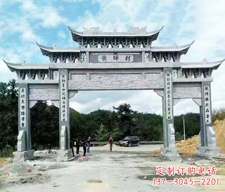 湖南村庄三门石牌坊石雕的内容。