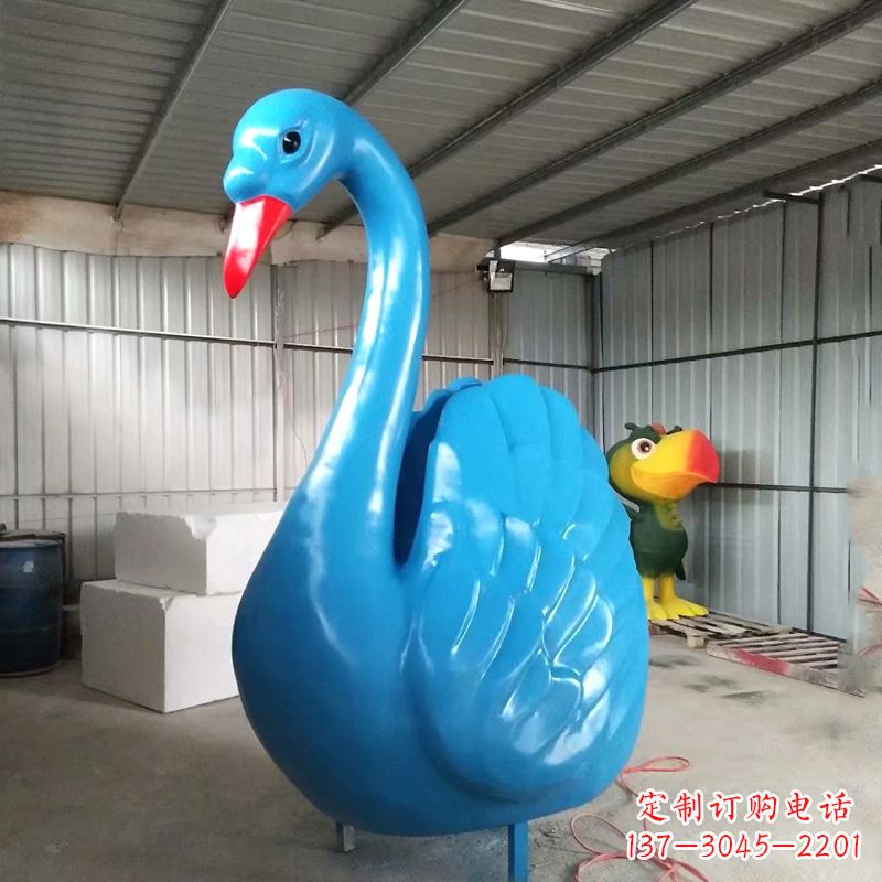 湖南高雅大气的彩绘天鹅雕塑