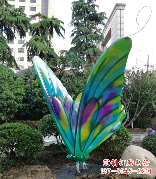 湖南华丽璀璨的蝴蝶彩绘雕塑