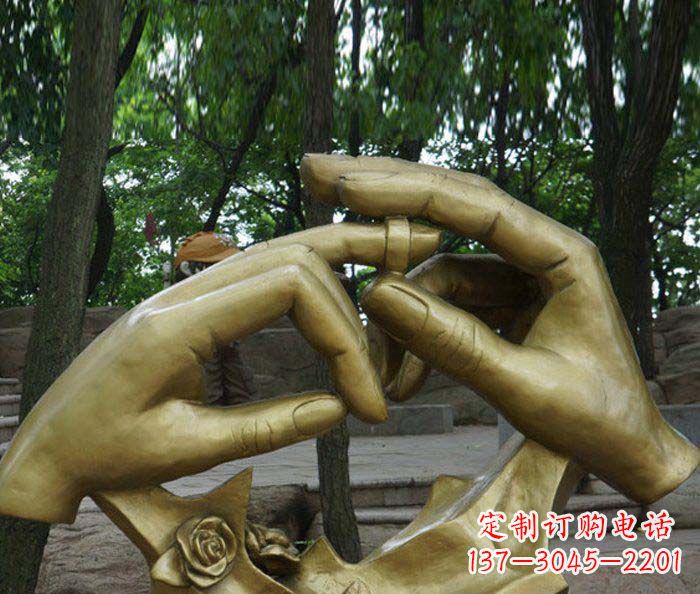 湖南精美戒指铜雕塑