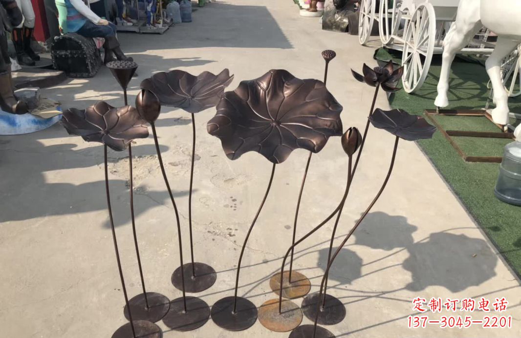 湖南锻铜园林异彩纷呈的荷花雕塑