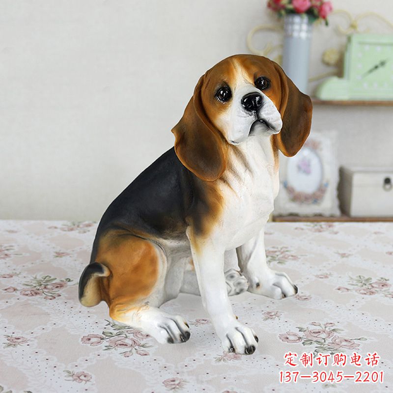 湖南蹲姿仿真比格犬树脂工艺品,别墅家居装饰玻璃钢小狗雕塑