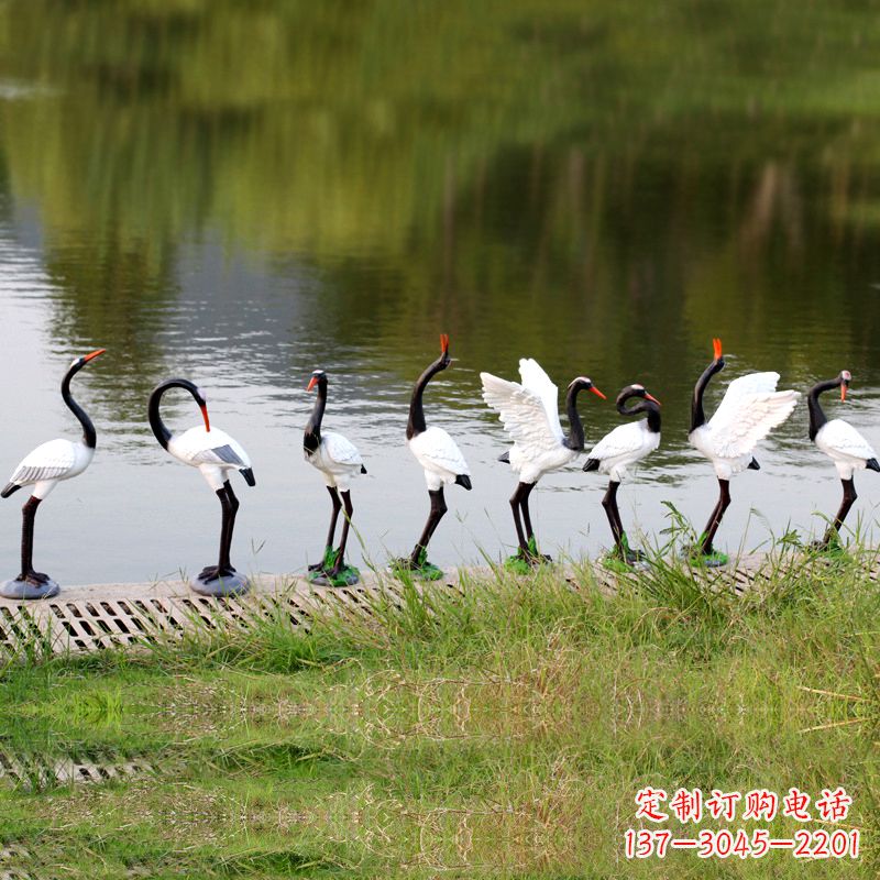 湖南仿真仙鹤玻璃钢水景雕塑摆件-公园水池水塘琥珀动物雕塑