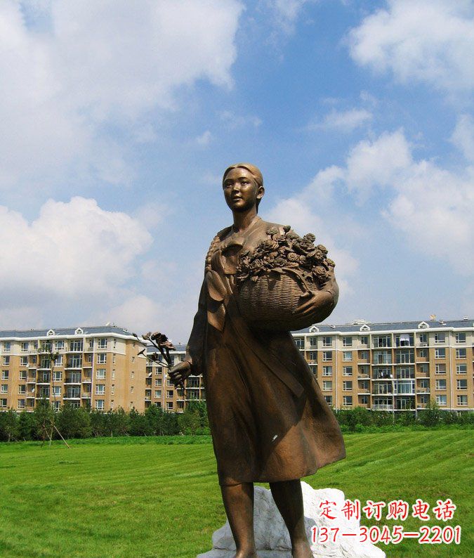 湖南公园抱着花篮的少数民族女孩人物铜雕