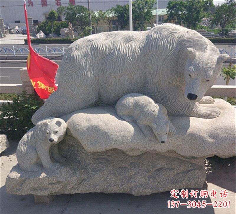 湖南公园北极熊母子石雕
