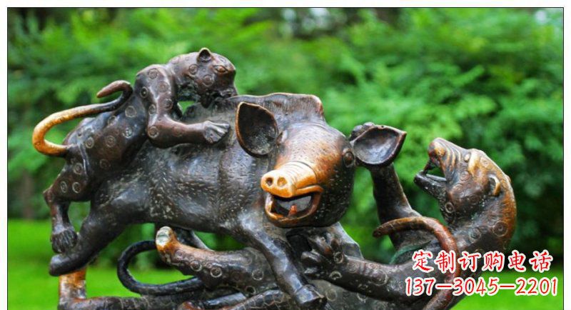 湖南公园豹子蛇和猪动物铜雕