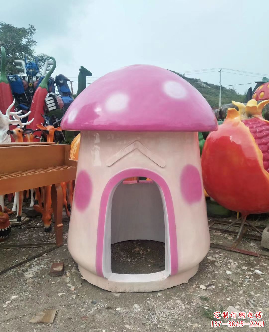 湖南精致彩绘蘑菇屋雕塑