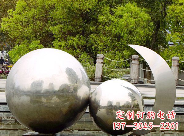 湖南公园不锈钢地球月亮雕塑