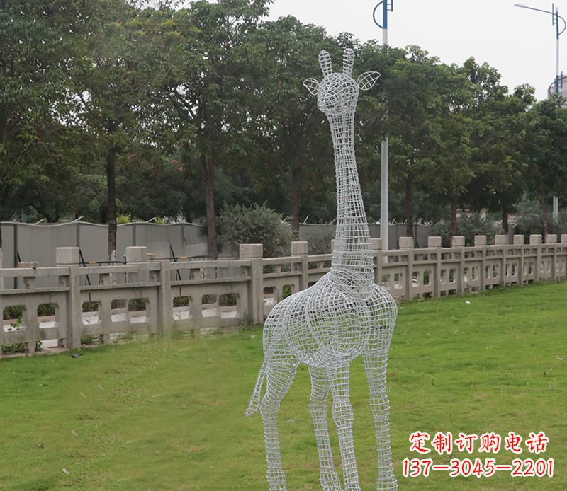 湖南浪漫活力·不锈钢镂空长颈鹿雕塑