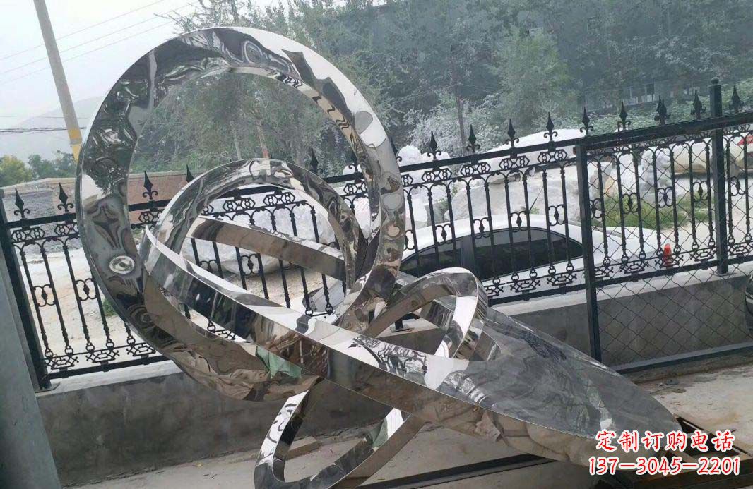 湖南宁静湖畔,圆环景观雕塑助公园璀璨