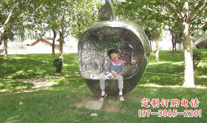 湖南精致雕刻不锈钢苹果座椅雕塑
