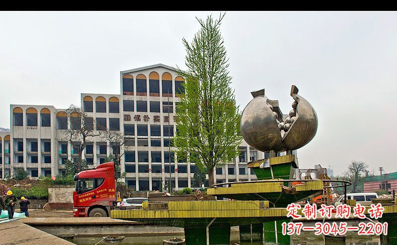 湖南精美不锈钢石榴景观雕塑