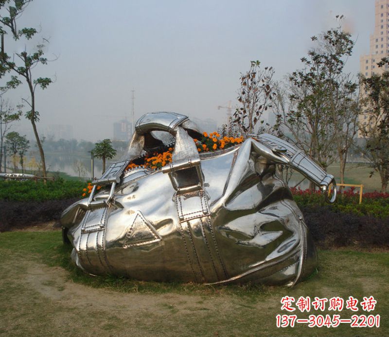 湖南不锈钢手提包雕塑--传承经典,拥有独特之美