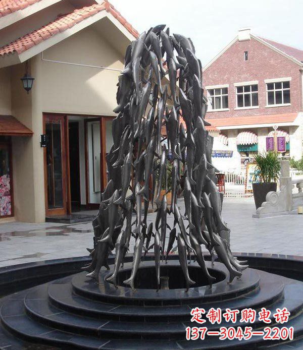 湖南跃动的生命——景区向上游的鱼群喷泉雕塑