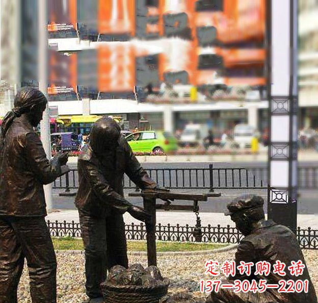 湖南公园称白菜的人物小品铜雕